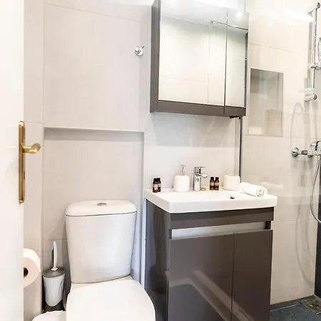 Glyfada Glass-walled Designed אתונה