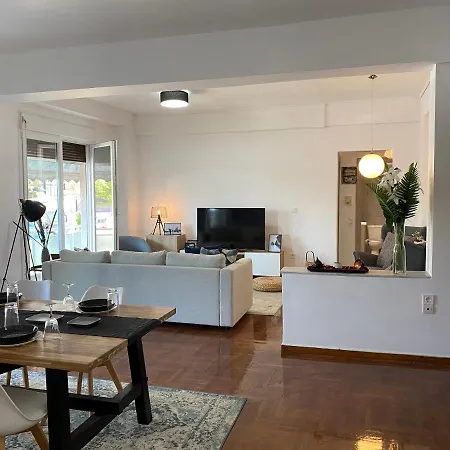 Galaxy Spacious & Renovated Apartment