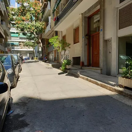 Myrtle, Center Renovated Apartment