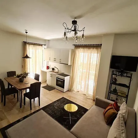 Modern Apt In The Heart Of Glyfada - Literally!! Αθήνα
