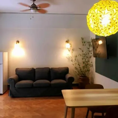 Eleni's Downtown Quitness Apartment *