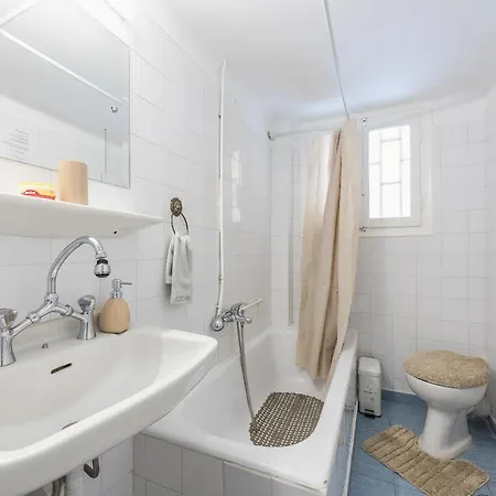 Private - Shared Bathroom Hostel