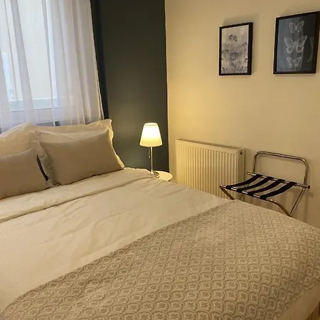 Elegant Glyfada Apartment-private Garden-near Metro Athens