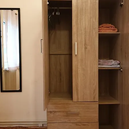 Myrtle, Center Renovated Apartment