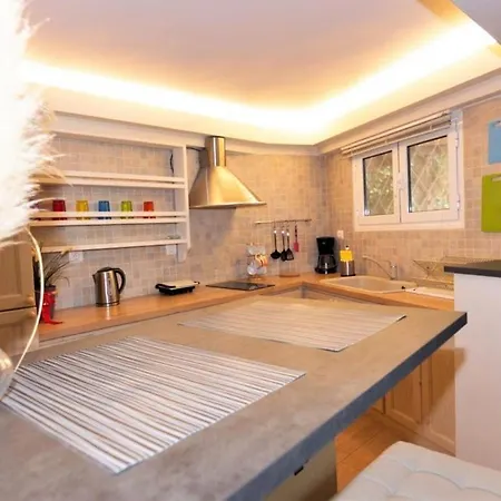 Beautiful House With Private Garden In Voula * Athen