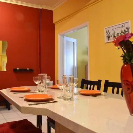Colourful In Athenscity 1min From Subway *