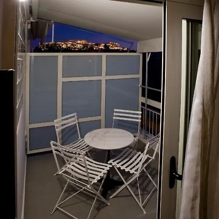 Synathens & * Athens