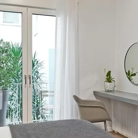 Bag- Boutique Grey - Hilton Area Apartment