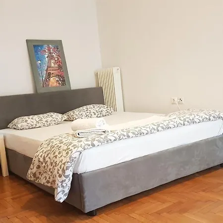 Petrol Apartment- Center, 4 Bd, 1 Bath