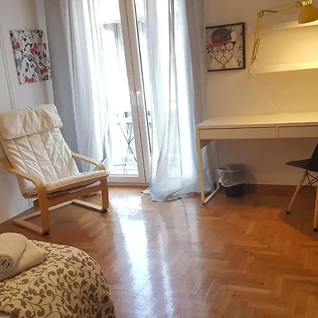 Apartment Petrol Apartment- Center, 4 Bd, 1 Bath *