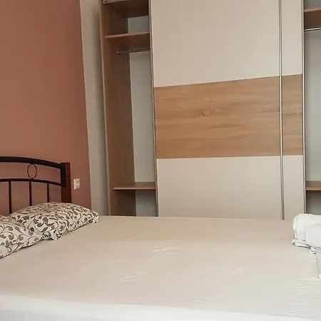 Petrol Apartment- Center, 4 Bd, 1 Bath Apartment