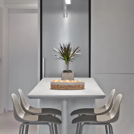 Bag- Boutique Grey - Hilton Area Apartment *