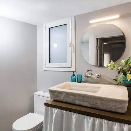 Cosy Flat, Perfectly Located In Historic Centre!