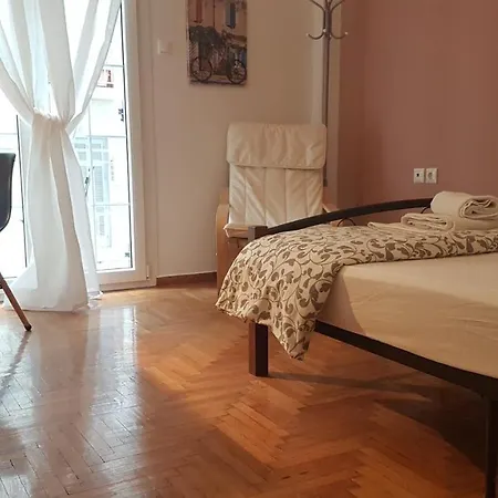 Petrol Apartment- Center, 4 Bd, 1 Bath Apartment