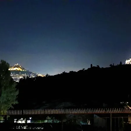 Ground Floor With Rooftop And Stunning View Апартаменты
