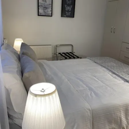 Elegant Glyfada Apartment-private Garden-near Metro Athens