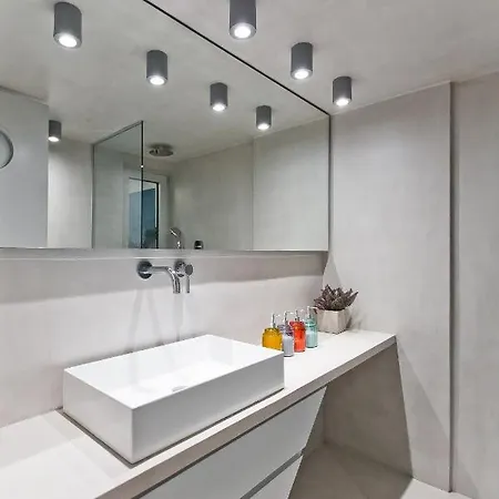 Apartment Bag- Boutique Grey - Hilton Area Athens