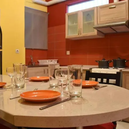 Apartment Colourful In Athenscity 1min From Subway