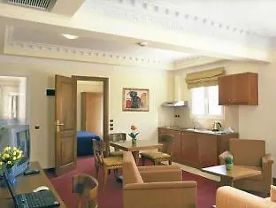 Ava And Otel
