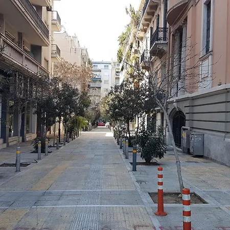 Petrol Apartment- Center, 4 Bd, 1 Bath Apartment *