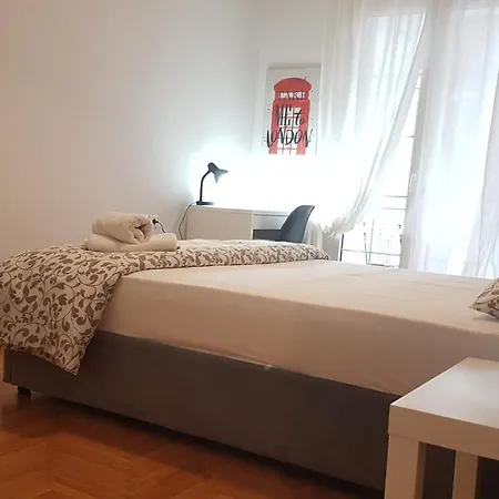 Apartment Petrol Apartment- Center, 4 Bd, 1 Bath *
