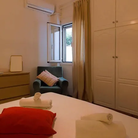 Cozy Plaka