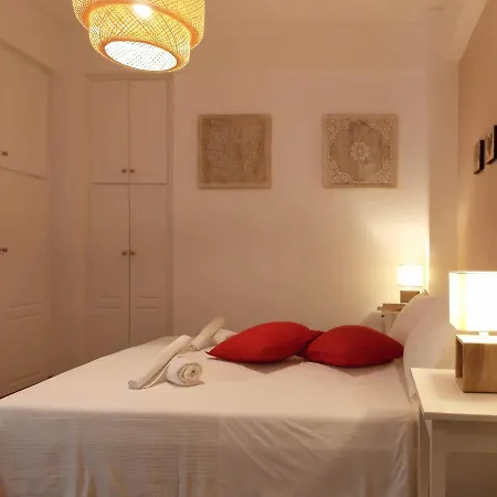 Cozy Plaka *