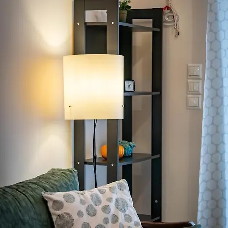 Flat In Excellent Location With Private Parking Διαμέρισμα *