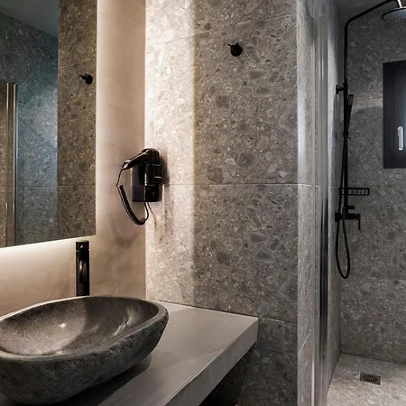 Hotel Bob W Akadimia 4*