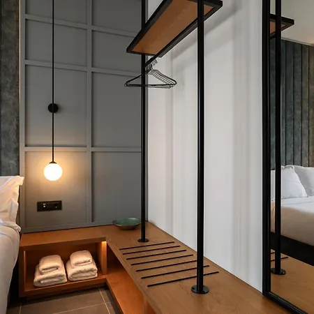 Hotel Bob W Akadimia 4*