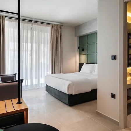 Bob W Akadimia Hotel
