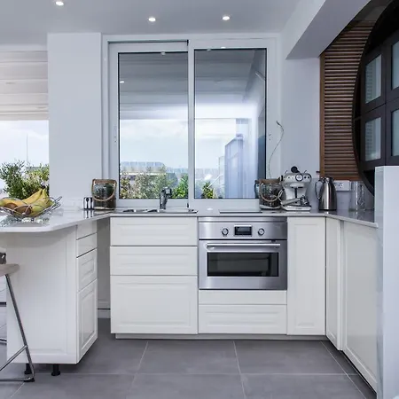 Gorgeous Penthouse With Private Jacuzzi And Amazing View! Appartement