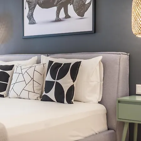 Chic And Comfort In * Athens