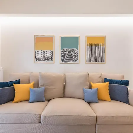 Chic And Comfort In * Athens