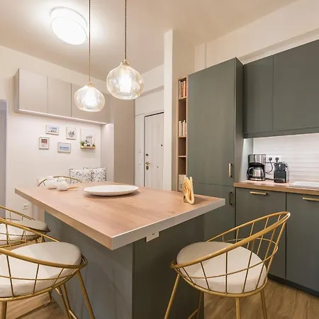 Chic And Comfort In Apartment *