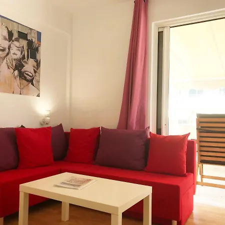 By Foot: Perfect Flat With Terrace Athens