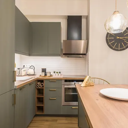 Chic And Comfort In Apartment Athens