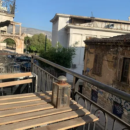 Holodek : Acropolis Apartment