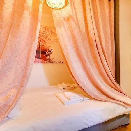 Spacious Flat☆3min To Metro☆ac|netflix|pc Apartment *