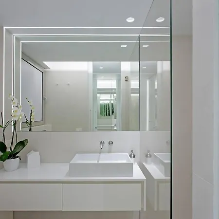 White Penthouse Apartment *