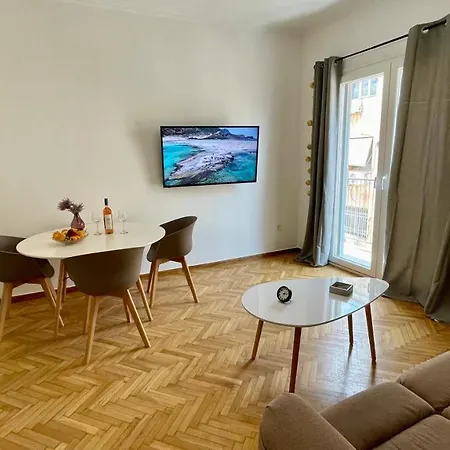 Gorgeous Renovated Apt. Close To Metro And Cultural Sites! * Atény
