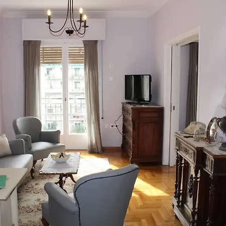 Vintage, Spacious In The Heart Of Athens! Apartment *