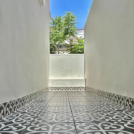 Five Brand New Boutique Apartment *
