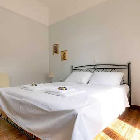Apartment Aisopos Myths