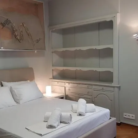 Double - Center, 7 Bd, 3 Bath Apartment *