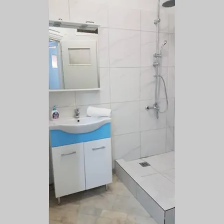 Double - Center, 7 Bd, 3 Bath Apartment