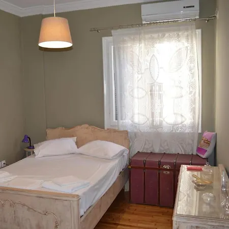Vintage, Spacious In The Heart Of Athens! Apartment