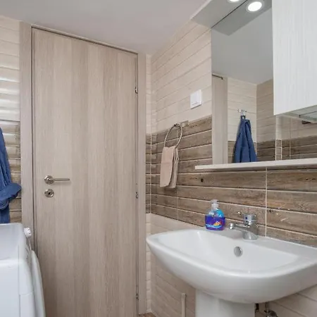Cosy With Terrace Near Metro Station *