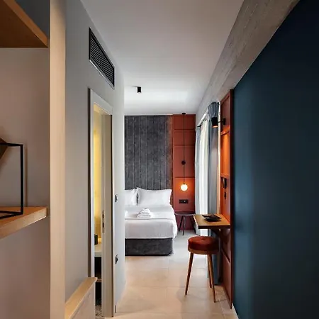 Bob W Akadimia Hotel 4*