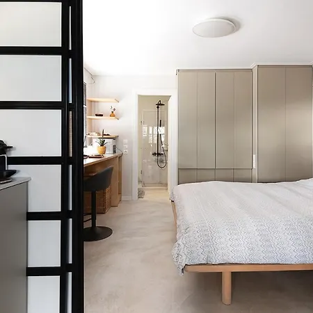 Apartment Unique Solar Penthouse With Jacuzzi And Sauna In Athens